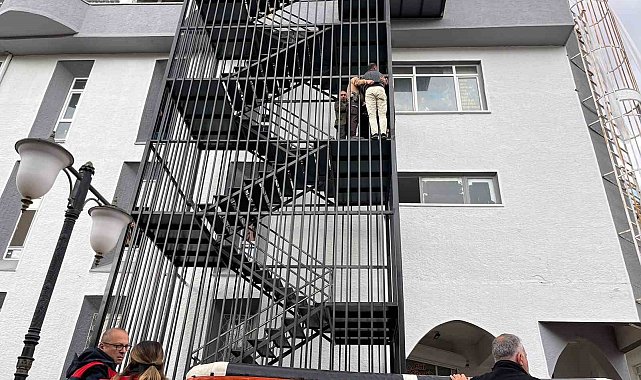 Tarihi çarşının merdivenlerine çıktı, korkulu anlar yaşattı