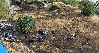 Tarihi Haburman Köprüsü civarına dökülen çöpler tepkiye neden oldu
