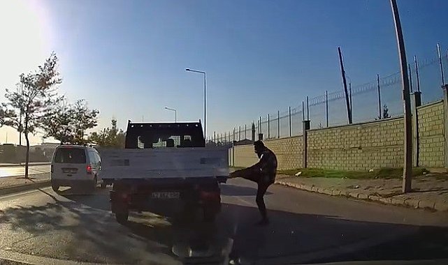 Tartıştığı sürücünün kamyonetine attığı tekme 180 bin liraya maloldu