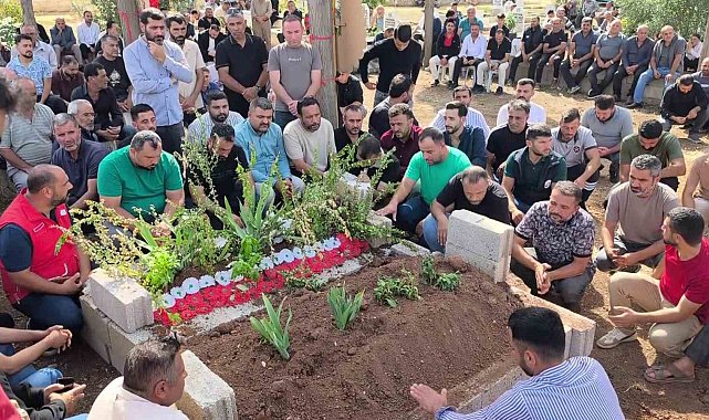 Tatil dönüşü batan gemide hayatını kaybeden 6 ve 12 yaşındaki kardeşler yan yana defnedildi
