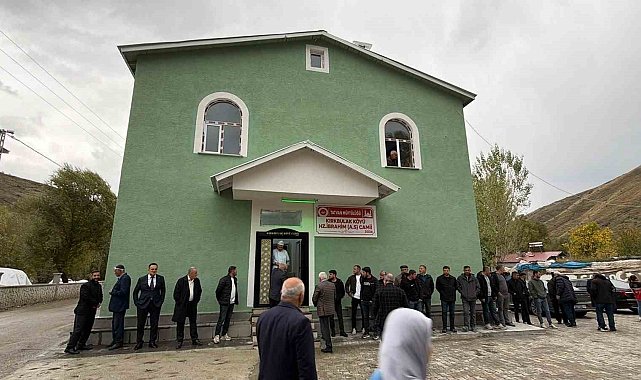 Tatvan'da hayırseverlerin desteğiyle yapılan cami ibadete açıldı