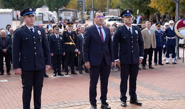 Tavşanlı'da Cumhuriyet'in 103. yıl dönümü çelenk sunumu töreniyle başladı