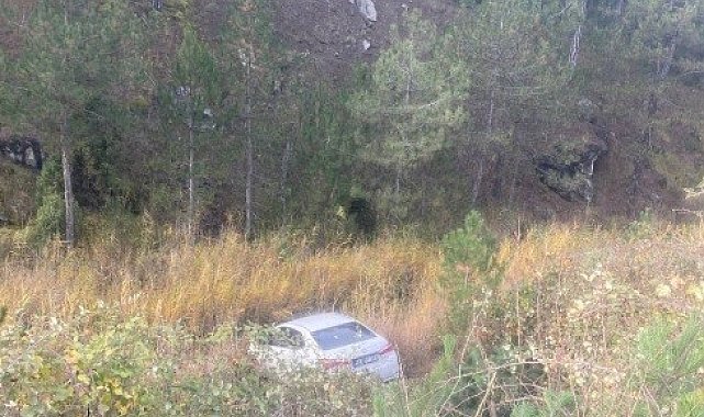 Tavşanlı'da dere yatağına devrilen otomobilin sürücüsü yaralandı
