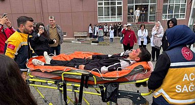 Tavşanlı'da liselilerden gerçeğini aratmayan deprem tatbikatı