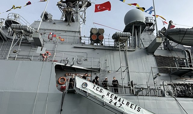 TCG Kemalreis Cumhuriyet'in 103'üncü yılı kutlamaları kapsamında vatandaşların ziyaretine açıldı