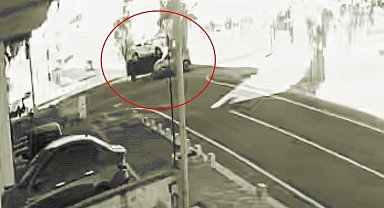 Tekirdağ'da otomobille çarpışan ticari taksinin takla attığı anlar kamerada