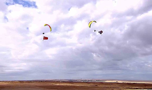 TEKNOFEST'te paramotor gösterisi