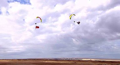 TEKNOFEST'te paramotor gösterisi