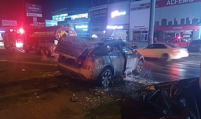 Tırla çarpışan otomobil küle döndü, alevler 3 saatte söndürüldü