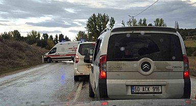 Tokat'ta iki aracın kafa kafaya çarpıştığı kazada 5 kişi yaralandı