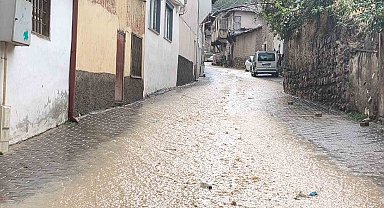 Tokat'ta kuvvetli sağanak yağış etkili oldu