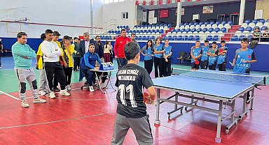 Tomarza'da Cumhuriyet Kupası turnuvası yapıldı