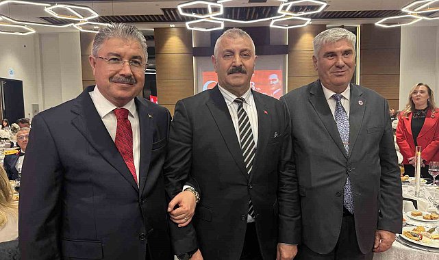 Tören alanında tepki gösteren şehit babası ile Vali Yılmaz resepsiyonda bir araya geldi