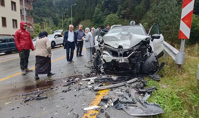 Trabzon'da hatalı sollama kazaya neden oldu: 5 yaralı