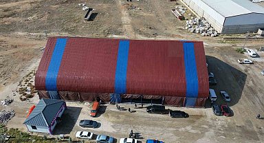 Trabzonspor sevdalısı köye bordo-mavi renklerle halı saha yapıldı
