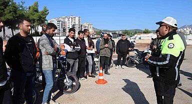 Trafik polisinden motokuryelere uyarı: "Paket yetiştirmek için canınızı tehlikeye atmayın"
