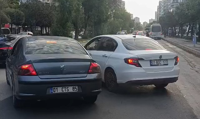 Trafikte tartışan iki sürücü, 180 bin liralık cezayı yememek için araçlarından inmedi