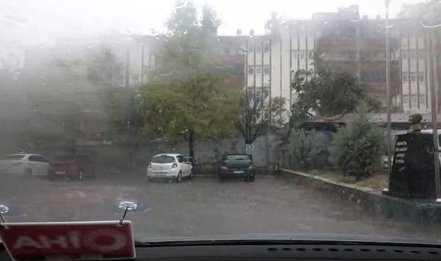 Tunceli'de şiddetli yağış sürücülere zor anlar yaşattı