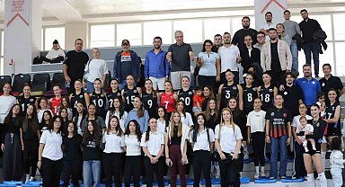 Turgutlu'nun Sultanları sezona 3-0'la başladı