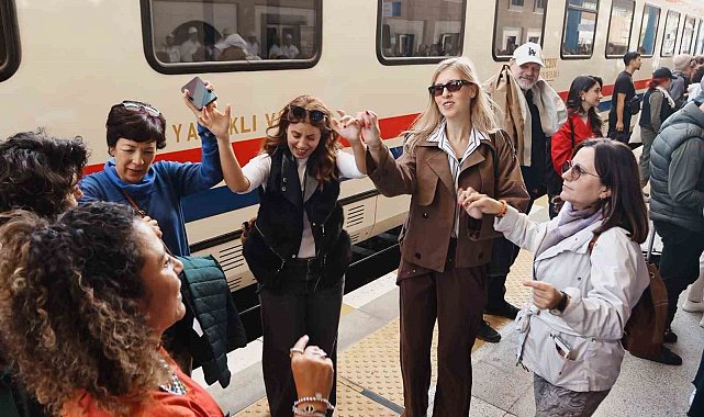 Turistik Karaelmas Ekspresi yolcularını Madenci Korosu coşkuyla karşıladı