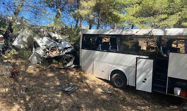 Turistleri taşıyan otobüs şarampole uçtu: 1 ölü