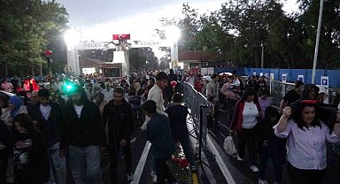 Türk Yıldızları'nın gösterisi için Malatyalılar yağmura rağmen alana akın etti