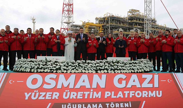 Türkiye'nin ilk yüzer doğalgaz işleme tesisi Osman Gazi, 20 yıl boyunca görev yapacağı Karadeniz'e uğurlandı