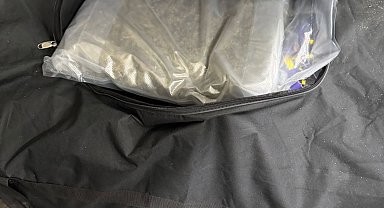 Türkiye'ye sokulmak istenen 221,73 kilogram esrar sınırda yakalandı