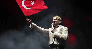 Tuzla'da Cumhuriyet'in 103'üncü yılı Edis konseriyle kutlandı