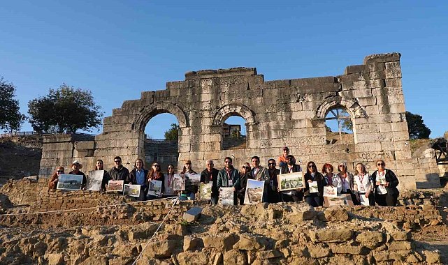 Ulusal ve uluslararası ressamlar Konuralp'i tuvallerine taşıdı