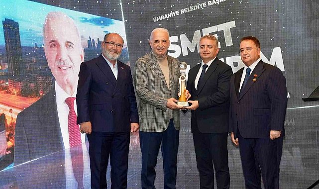 Ümraniye Belediye Başkanı Yıldırım'a "İstanbul'da Yılın Belediye Başkanı" ödülü