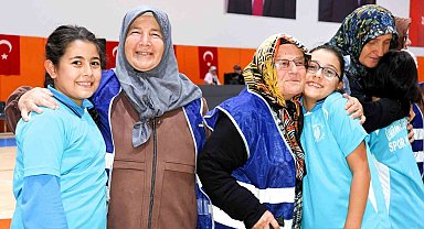 Ümraniye'de Dünya Yaşlılar Günü'nde kuşaklar arası buluşma