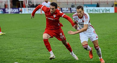 Ümraniyespor - Boluspor maçı yağmur nedeniyle yarıda kaldı
