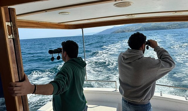 Üniversite öğrencileri denizde kaybolan madenciyi aradı