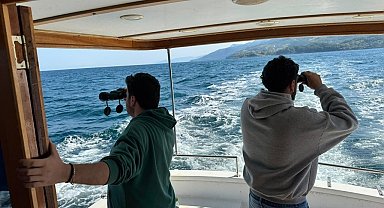 Üniversite öğrencileri denizde kaybolan madenciyi aradı