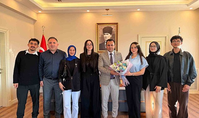 Üniversite öğrencileri fikirlerini Kaymakam Uzan'a aktardı