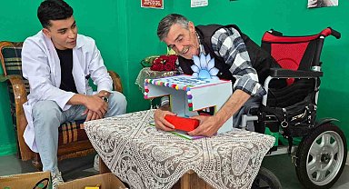 Üniversite öğrencilerinden huzurevinde kalan yaşlılara özel etkinlik