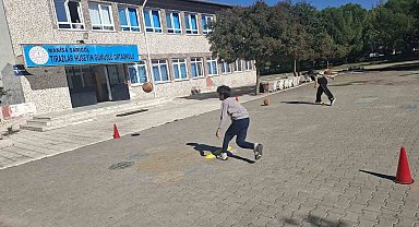 Unutulmaya yüz tutan oyunlar okul bahçelerinde hayat buluyor