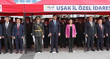 Uşak'ta 29 Ekim kutlamaları çelenk töreniyle başladı