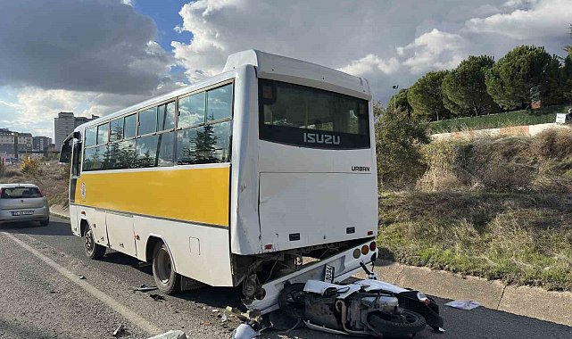 Uşak'ta motosiklet halk otobüsüne çarptı: 1 ölü, 1 ağır yaralı