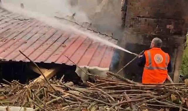 Uykusunda tek katlı evi küle döndü, camdan atlayarak canını kurtardı