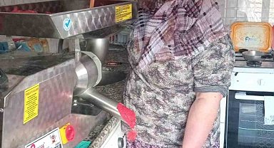 Uzunköprü'de kadınlara salça makinesi desteği