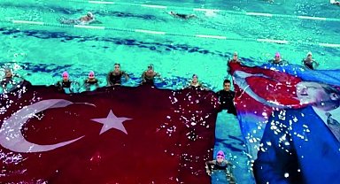 Uzunköprü'de su üstünde Cumhuriyet gururu