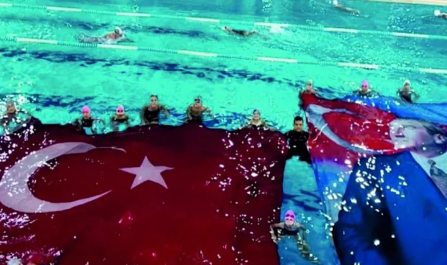 Uzunköprü'de su üstünde Cumhuriyet gururu