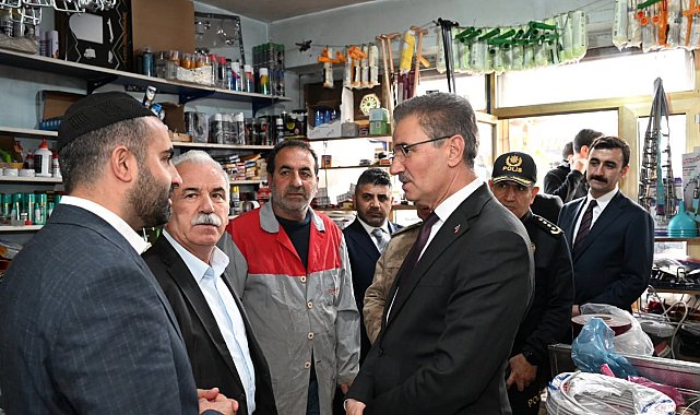 Vali Baruş Karayazı'da esnafla buluştu