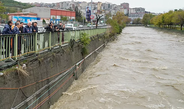 Vali Davut Gül, Kağıthane'de sağanak yağış sonrası incelemelerde bulundu