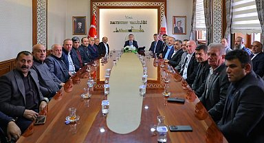 Vali Eldivan muhtarlarla bir araya geldi