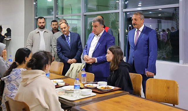 Vali Eldivan yurtlarda öğrencilerin taleplerini dinledi
