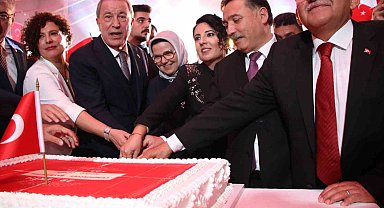 Vali Gökmen Çiçek: "Tarihi mücadelelerle, zaferlerle şekillenmiş köklü bir milletin evlatlarıyız"