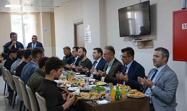 Vali Işın, öğrencilerle kahvaltıda buluştu